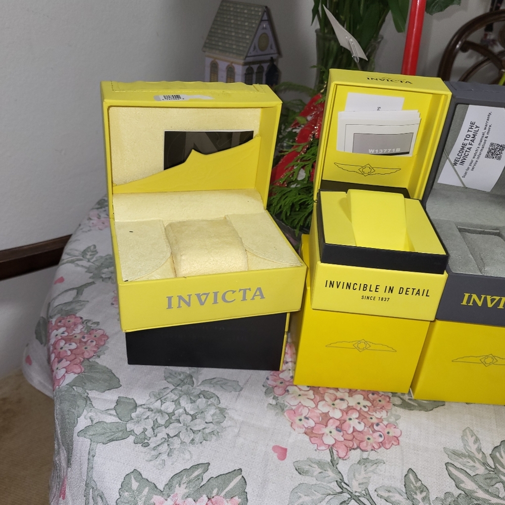 Invicta Yellow and Black Watch Box Collection - Picture 3 of 3